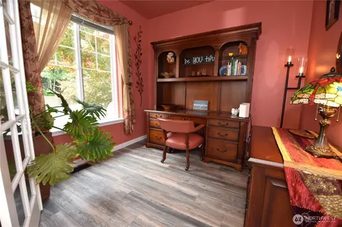 Entry Way - 5815 8th Ave W, Everett, WA 98203 photo 2 of 4