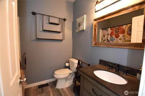 Bath - 5815 8th Ave W, Everett, WA 98203 photo 1 of 3