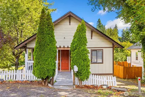 316 Charlotte Ave W, Bremerton, WA 98312