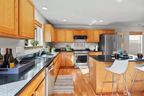 Kitchen - 19002 13th Ave SE, Bothell, WA 98012 photo 4 of 8