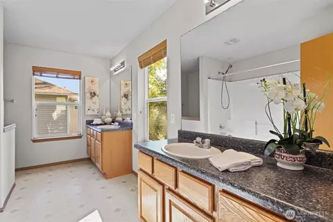 Bath - 19002 13th Ave SE, Bothell, WA 98012 photo 2 of 3