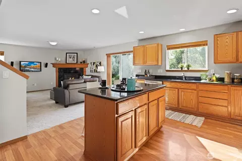 Kitchen - 19002 13th Ave SE, Bothell, WA 98012 photo 7 of 8