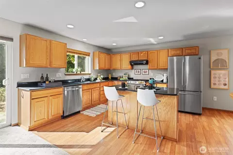 Kitchen - 19002 13th Ave SE, Bothell, WA 98012 photo 3 of 8