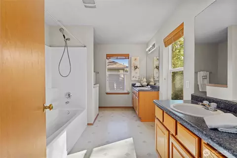 Bath - 19002 13th Ave SE, Bothell, WA 98012 photo 3 of 3