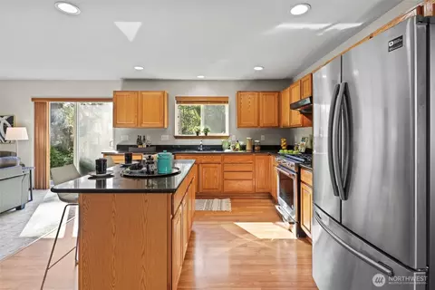 Kitchen - 19002 13th Ave SE, Bothell, WA 98012 photo 5 of 8