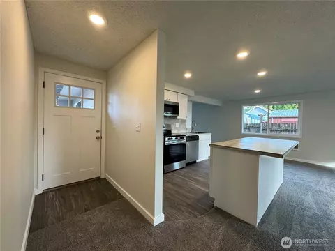 Entry Way - 3337 Pine St, Longview, WA 98632 photo 1 of 1