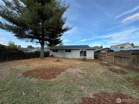 Exterior - 3337 Pine St, Longview, WA 98632 photo 3 of 4