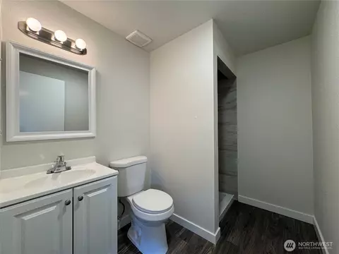 Bath - 3337 Pine St, Longview, WA 98632 photo 2 of 2