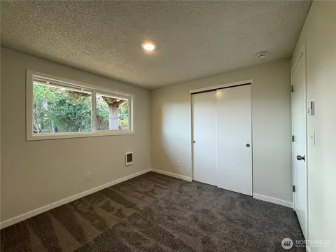 Bedroom - 3337 Pine St, Longview, WA 98632 photo 3 of 3