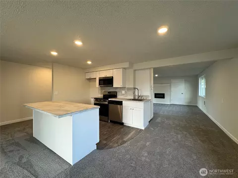 Kitchen - 3337 Pine St, Longview, WA 98632 photo 2 of 2