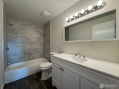 Bath - 3337 Pine St, Longview, WA 98632 photo 1 of 2