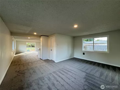 Living - 3337 Pine St, Longview, WA 98632 photo 5 of 5