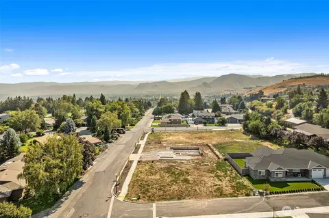 2140 Covey Ridge Ln, Wenatchee, WA 98801