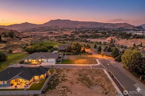 2140 Covey Ridge Ln, Wenatchee, WA 98801
