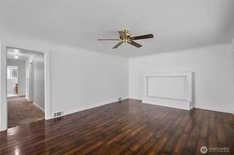 Living - 1102 Lombard Ave, Everett, WA 98201 photo 6 of 8