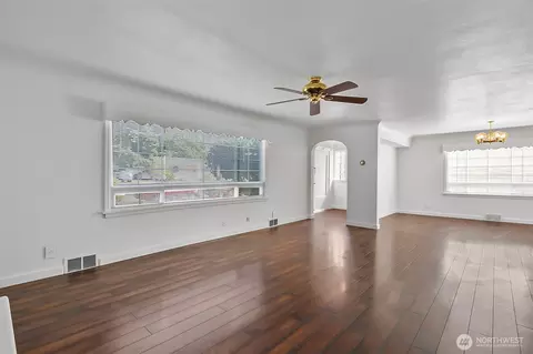 Living - 1102 Lombard Ave, Everett, WA 98201 photo 2 of 8