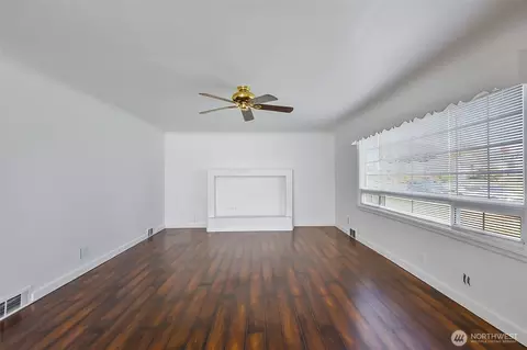 Living - 1102 Lombard Ave, Everett, WA 98201 photo 5 of 8