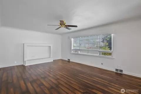 Living - 1102 Lombard Ave, Everett, WA 98201 photo 4 of 8
