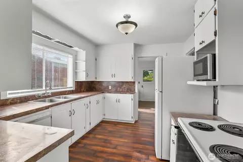 Kitchen - 1102 Lombard Ave, Everett, WA 98201 photo 3 of 5