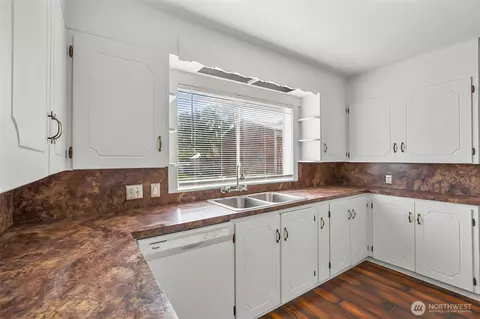 Kitchen - 1102 Lombard Ave, Everett, WA 98201 photo 4 of 5