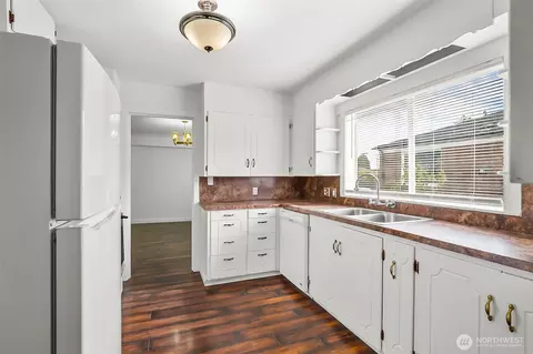 Kitchen - 1102 Lombard Ave, Everett, WA 98201 photo 2 of 5