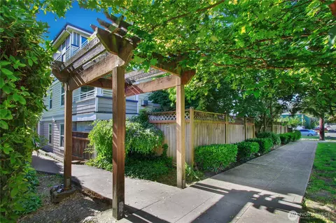 10549 Stone Ave N #103, Seattle, WA 98133