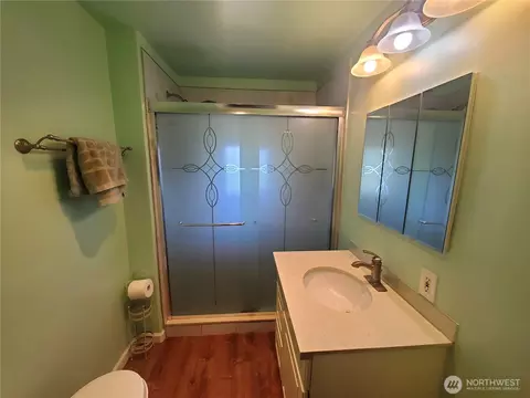 Bath - 16 E Intercity Ave, Everett, WA 98208 photo 2 of 2