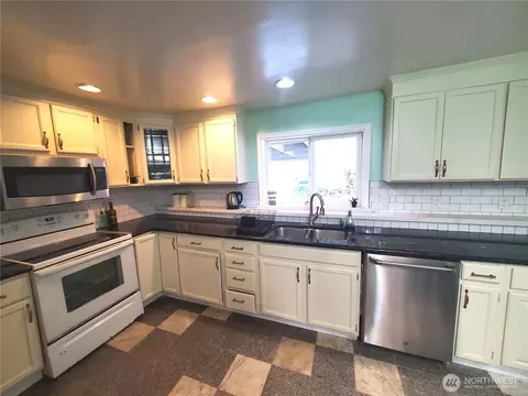 Kitchen - 16 E Intercity Ave, Everett, WA 98208 photo 1 of 3