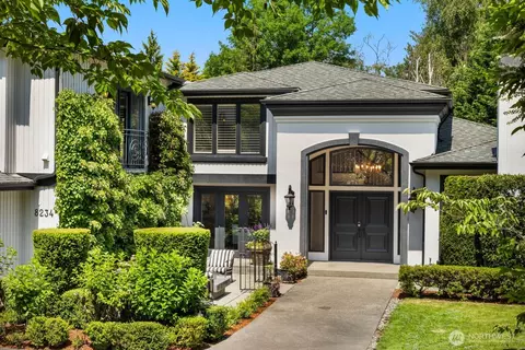 8234 NE 8th St, Medina, WA 98039