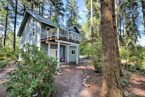 250 E Crest Ln, Grapeview, WA 98546