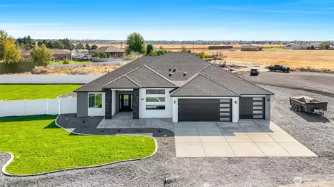 7897 Blackbird Loop NE, Moses Lake, WA 98837