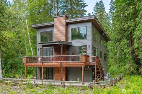 12031 Shuksan Rim Dr, Deming, WA 98244