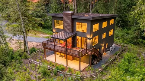 12031 Shuksan Rim Dr, Deming, WA 98244