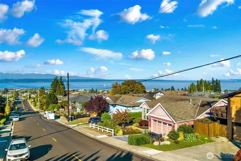 833 Walnut St, Edmonds, WA 98020 photo 2