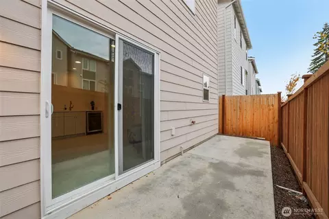 Exterior - 14 160th Pl SE, Bothell, WA 98012 photo 4 of 5