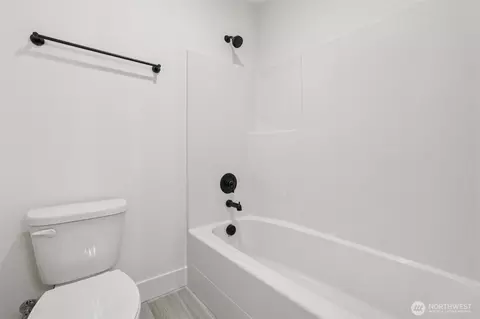Bath - 14 160th Pl SE, Bothell, WA 98012 photo 7 of 8