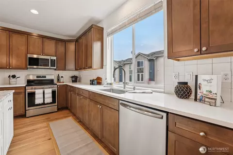 Kitchen - 14 160th Pl SE, Bothell, WA 98012 photo 3 of 4