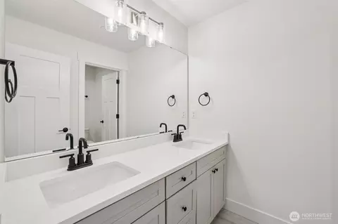 Bath - 14 160th Pl SE, Bothell, WA 98012 photo 6 of 8