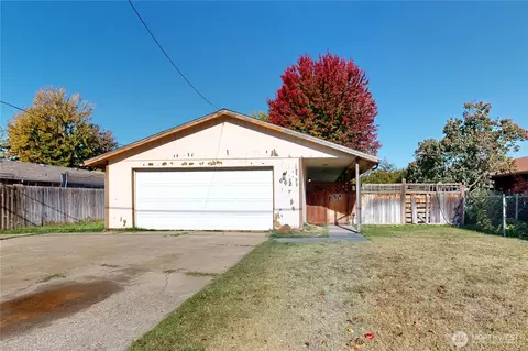 662 SW 1st St, College Place, WA 99324