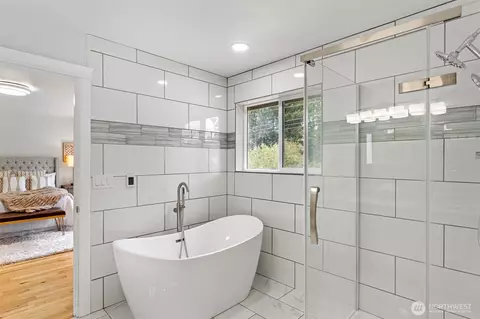 Bath - 4307 114th St SE, Everett, WA 98208 photo 3 of 4
