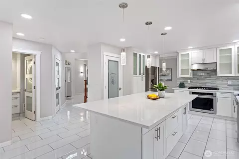 Kitchen - 4307 114th St SE, Everett, WA 98208 photo 2 of 3