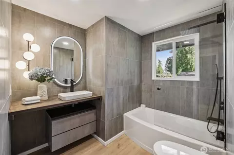 Bath - 3602 104th Pl SE, Everett, WA 98208 photo 2 of 3