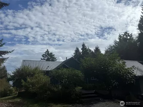 9520 Johnson Point Rd NE, Olympia, WA 98516