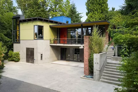 210 34th Ave E, Seattle, WA 98112
