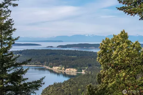 121 Switchback Rd, Eastsound, WA 98245