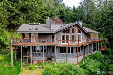 Exterior - 121 Switchback Rd, Eastsound, WA 98245 photo 4 of 5