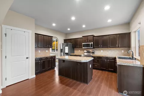 Kitchen - 18509 11th Ln E, Spanaway, WA 98387 photo 4 of 5