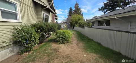 Exterior - 1512 Rainier Ave, Everett, WA 98201 photo 1 of 4
