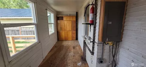 Entry Way - 1512 Rainier Ave, Everett, WA 98201 photo 2 of 3
