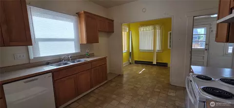 Kitchen - 1512 Rainier Ave, Everett, WA 98201 photo 1 of 3